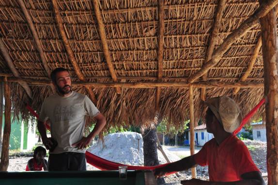 Socializando em boteco em Orominas, pequeno povoado na região de Nova Roma - GO